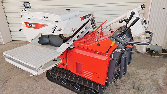 Комбайн- Молотилка Kubota HS750