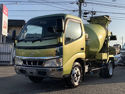 Бетономешалка HINO DUTRO